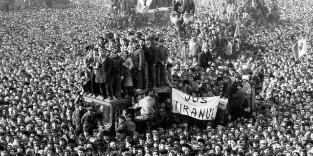 REVOLUŢIE 30: Evenimentele din 21-22 decembrie 1989 de la Bucureşti şi din alte oraşe ale ţării
