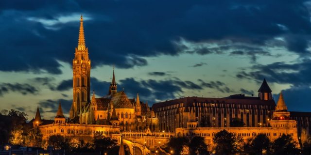 Analiști de la Budapesta: Societatea ungară se va întreba mai devreme sau mai târziu de ce rămâne în urmă Ungaria faţă de România
