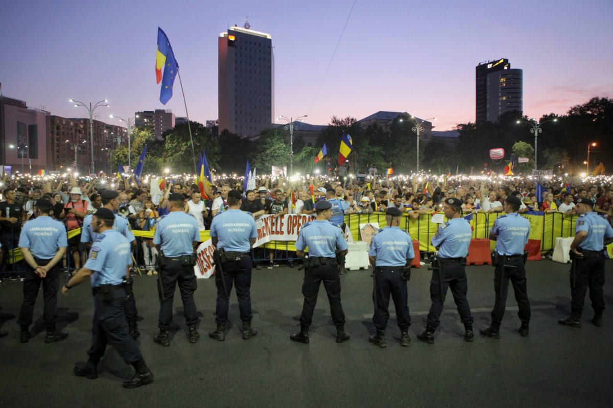 Protest Piața Victoriei 10 august 2019. Luminițe. Inquam Photos / George Călin