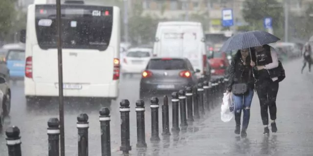 METEO Vreme instabilă, cu ploi, grindină şi vânt în Bucureşti până luni dimineaţa