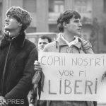 Revolutia Romana din decembrie 1989, revolutionari pe strazile Capitalei - 24 Decembrie 1989. Sursa: Agerpres / MIHAI ALEXE