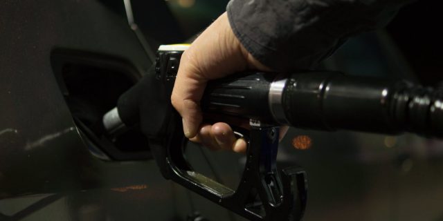gas benzina motorina oil statie pompa pexels