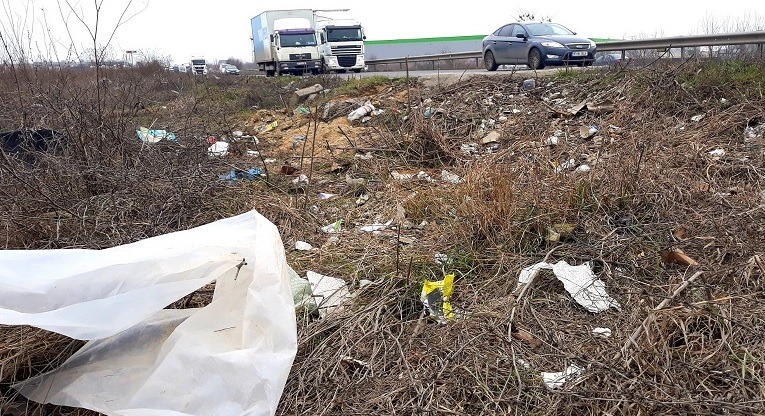 VIDEO Centura gunoaielor. Mii de de deşeuri sunt depozitate ilegal de-a lungul centurii Bucureşti, autoritățile ridică din umeri