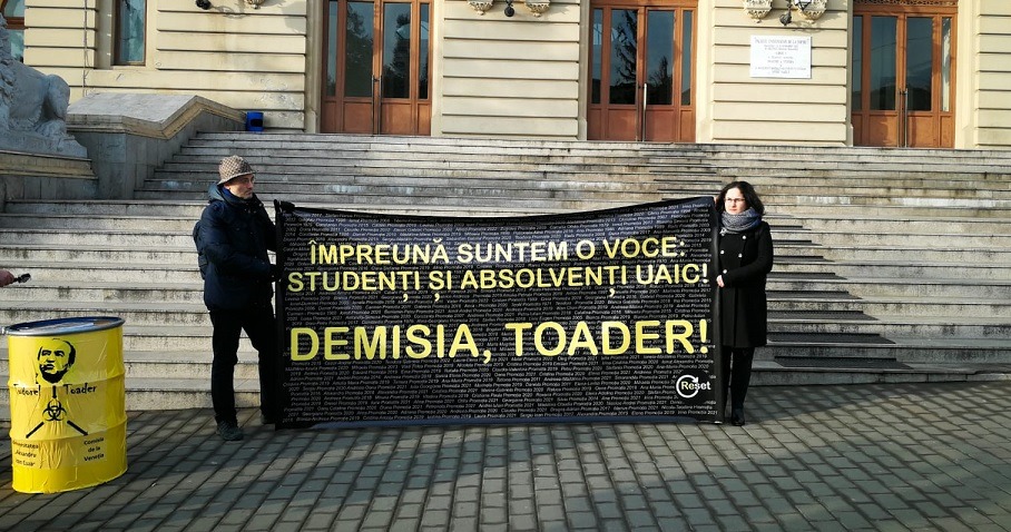 digestion arm manager Protest anti-Tudorel Toader la Universitatea Alexnadru Ioan Cuza din Iași