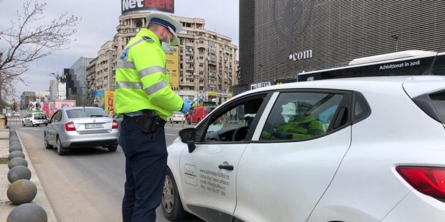 Protest cu 30 de mașini care au claxonat pe străzile din Sfântu Gheorghe în semn de protest față de restricții / Polițiștii au amendat șase persoane