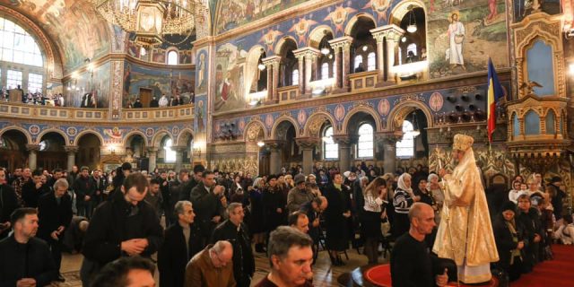 Biserica Ortodoxă: Normalizarea vieţii sociale înseamnă şi o revenire a oamenilor la exercitarea dreptului lor fundamental la viaţa religioasă publică, adică în lăcaşurile de cult