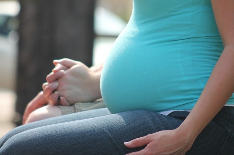 femeie însărcinată, gravidă, maternitate, fertilitate