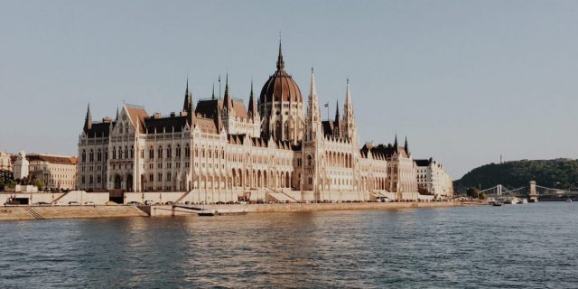 Foto: Cladirea Parlamentului din Budapesta. Sursa: Pexels.com