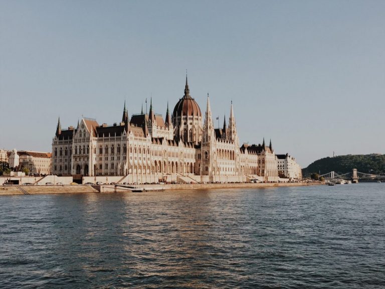 Foto: Cladirea Parlamentului din Budapesta. Sursa: Pexels.com