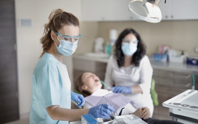 meteor Say exhaust Copiii din Vaslui nu merg la stomatolog, deşi au probleme dentare / Cauza:  preţuri mari la serviciile medicale stomatologice şi lipsa de educaţie în  acest sens