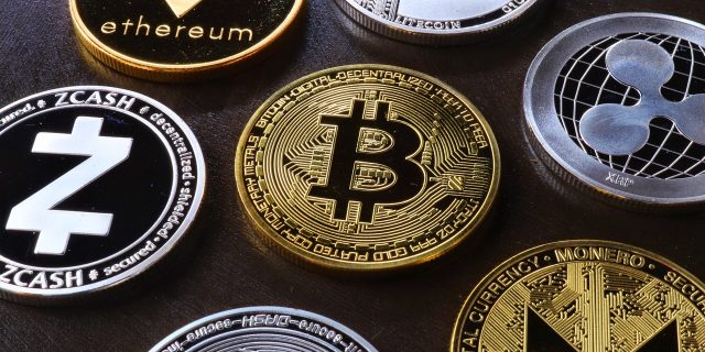 investiți în criptomonede mici unde este bitcoinul peste 10 ani?