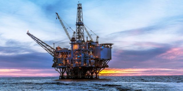 Gigantul energetic ExxonMobil dă în judecată UE pentru a bloca impozitul pe veniturile excepționale din energie / Guvernul României a anunțat o taxă similară de 60%