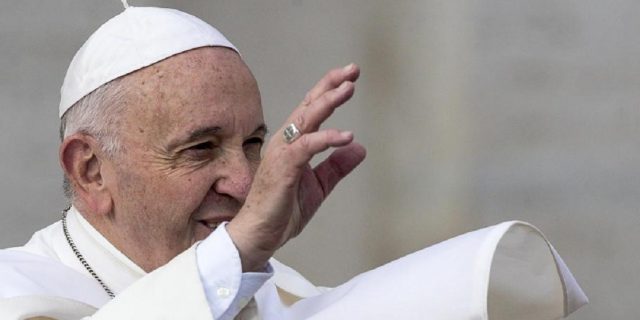 Papa Francisc a condamnat ”cruzimea războiului” în slujba de Paște, dar a evitat din nou orice referire la Rusia