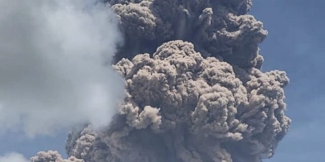 Un oraș din Filipine a fost acoperit complet de cenușă în urma erupției unui vulcan: ”Râurile erau limpezi, acum sunt cenușii”