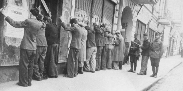 Evrei arestați pe strada IC Brătianu