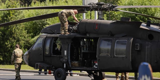 Elicopter Black Hawk InquamPhotos - George Călin
