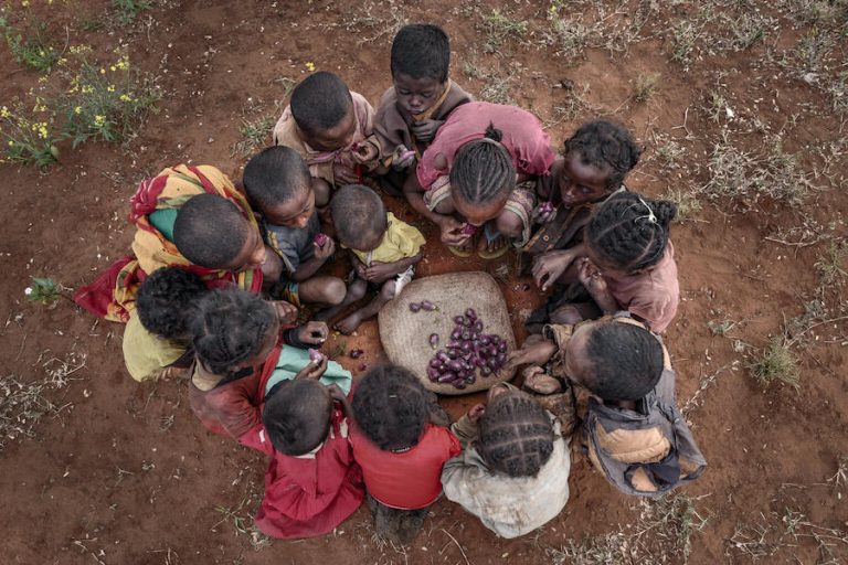 Copii în Madagascar