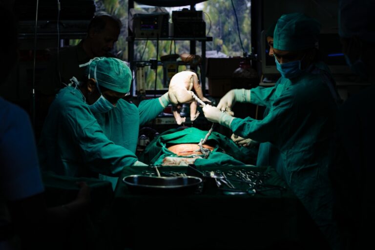 nastere bebelus cezariana operatie copil amit-gaur-YSbvqo9YLHA-unsplash