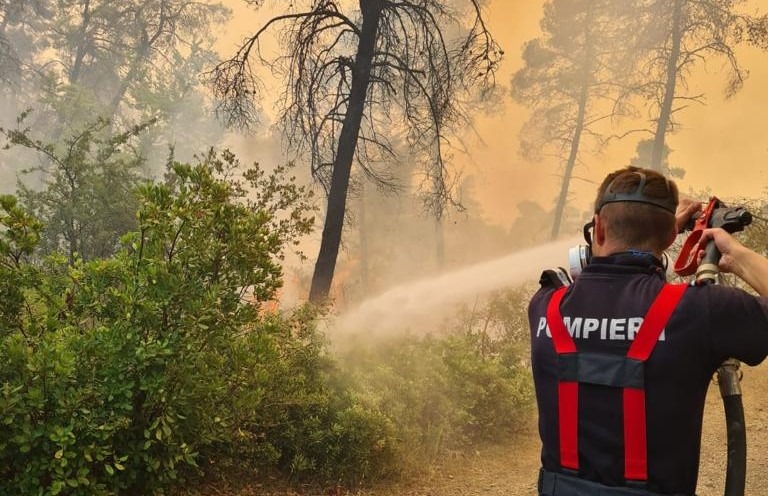 pompier, grecia, incendiu vegetatie