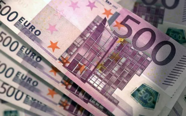 500 de euro, bani, bancnota, valuta, money, spalare de bani, infractiune, furt, evaziune fiscala