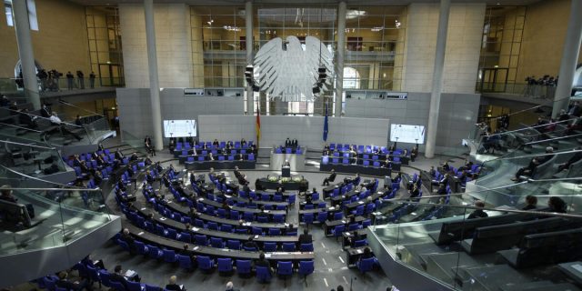 Germania: Parlamentul a aprobat, pentru următorii ani, creșterea ajutorului militar pentru Ucraina cu 8 miliarde de euro