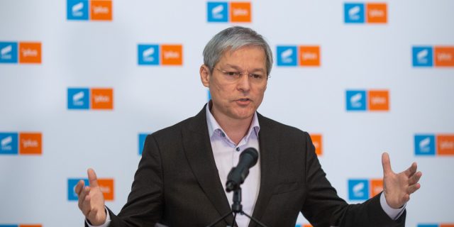 Libertatea: Cioloș își atribuie ceva ce nu a făcut / Șeful USR: Tot ce am făcut zilele acestea a fost să duc subiectul excelentei dumneavoastră investigații în teren politic