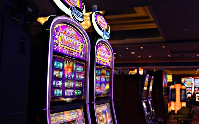 jocuri de noroc, pacanele, casino, cazino, pariuri