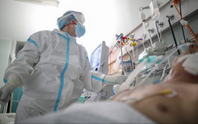 terapie intensiva ATI pacienti covid-19 coronavirus pandemie spital masca oxigen intubare spital
