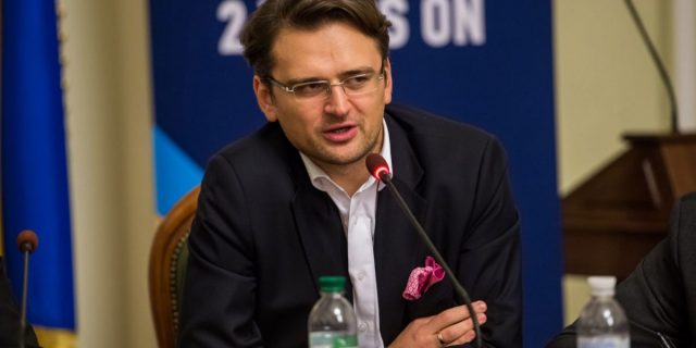 Ministrul ucrainean de Externe: „Observăm o creştere a dezinformărilor propagate de Rusia, inclusiv acuzaţii false că Ucraina ar plănui un atac militar în Donbas”