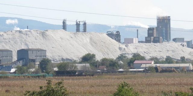 Consiliul Local Bacău a votat transferul depozitului de deșeuri chimice la Ministerul Mediului. Halda de fosfogips va fi neutralizată și închisă/ Inițial, PSD și Partidul Ecologist au blocat proiectul