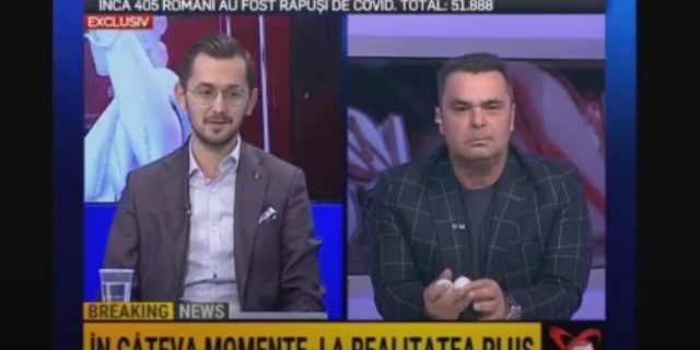 VIDEO Deputatul PNL Pavel Popescu cântă „Moș Crăciun cu plete dalbe” într-o emisiune TV