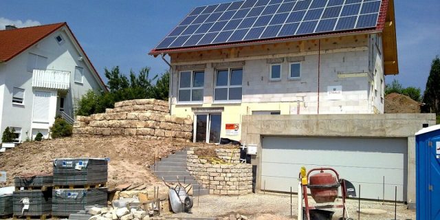 casa panouri solare fotovoltaice Sursa foto Pixabay (1)