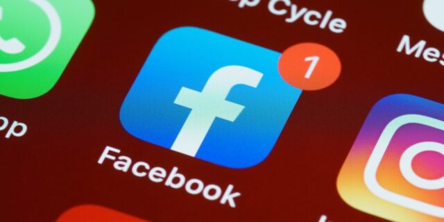 facebook instagram whatsapp retea socializare retele socializare telefon