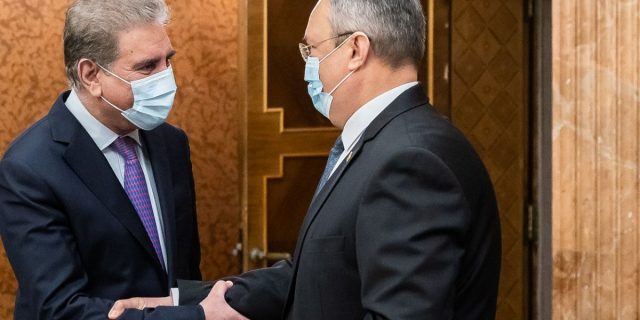 Ministrul de Externe al Pakistanului, în vizită la București. Pakistan a ajutat România să repatrieze cetățenii din Afganistan, România a donat 500.000 de vaccinuri anti-Covid