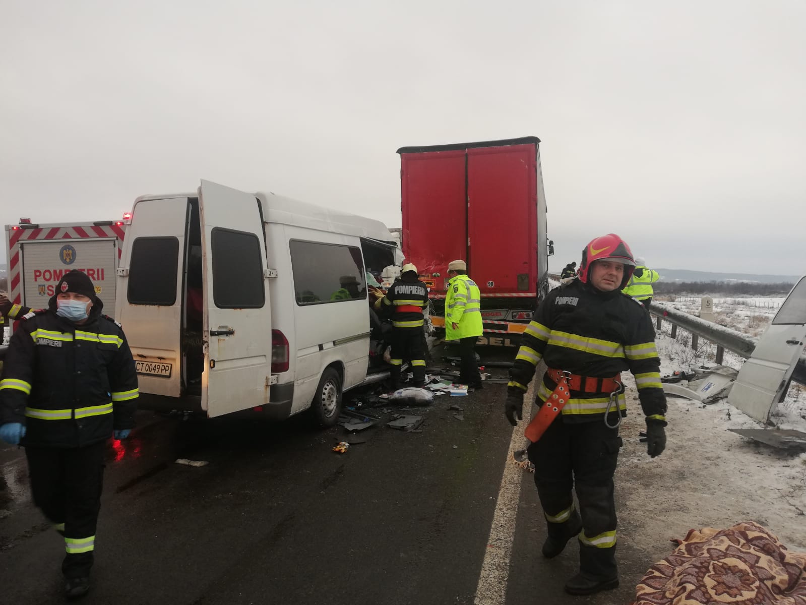 to invent Counsel Instruct UPDATE Accident grav în Caransebeș: O persoană a murit și alte cinci sunt  rănite după impactul cu un TIR/ Victimele sunt cetățeni bulgari