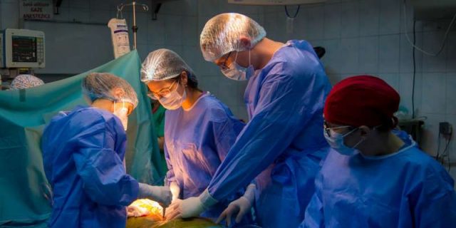medici operatie transplant chirurgie