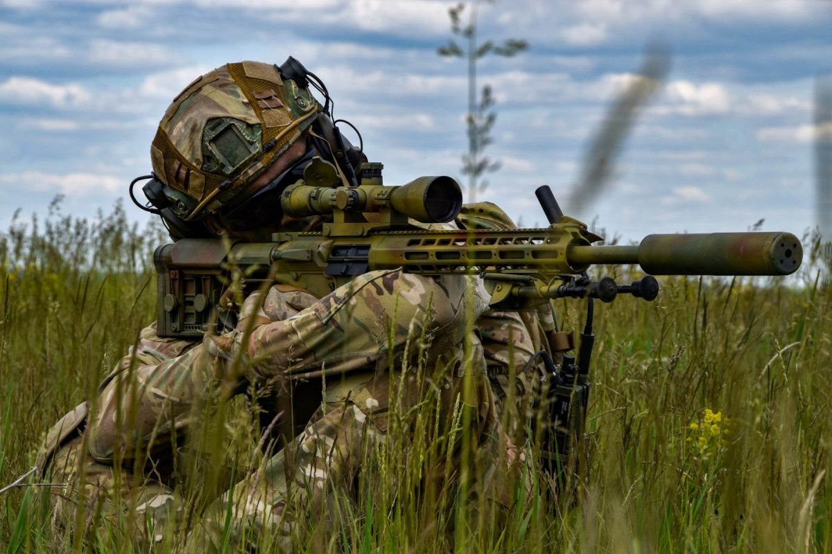 Armele occidentale livrate Ucrainei ajung pe „piaţa neagră”, susţine ministrul rus al Apărării
