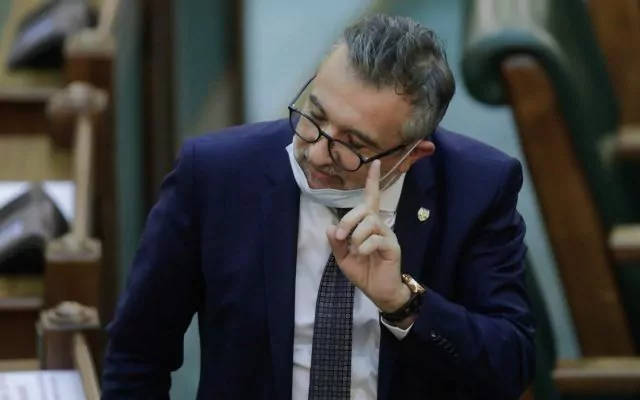 lucian romascanu ministerul ministrul culturii parlament camera deputatilor plen senat