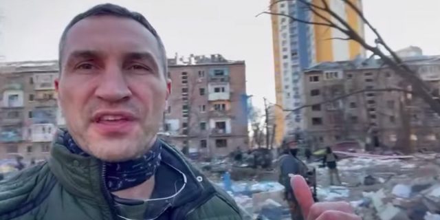 Vitali Klitschko anunță stare de asediu în Kiev până luni dimineață/ Civilii nu au voie să iasă din case decât pentru a ajunge la adăposturi