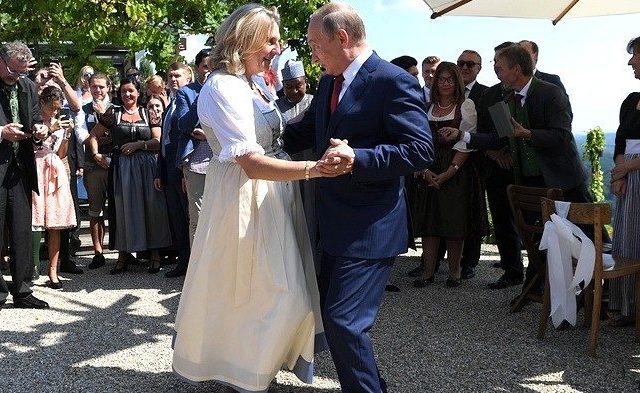 Vladimir Putin, Karin Kneissl, presedinte rus, sefa diplomatiei austriece, nunta, austria, vals, dans, ministru de externe