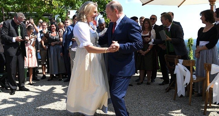 Vladimir Putin, Karin Kneissl, presedinte rus, sefa diplomatiei austriece, nunta, austria, vals, dans, ministru de externe