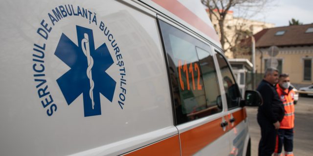 Soțul unei femei din Ploiești acuză că aceasta a fost plimbată 35 de ore, între spitale / La spitalul județean nu era medic neurolog / ”Un doctor acum este în concediu medical, iar un altul are scutire de gărzi”