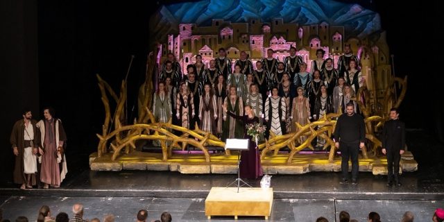 Corul Madrigal va susţine un concert pentru bebeluşi la Circul Metropolitan Bucureşti / Părinții sunt invitați să cânte alături de artiști melodii cu efecte benefice asupra celor mici / Programul ales stimulează limbajul și abilităţile de ascultare şi memorie