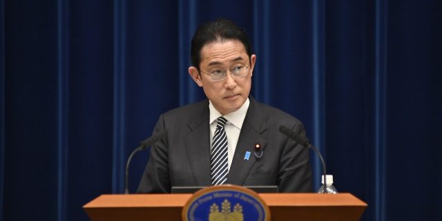 Premierul japonez Fumio Kishida se pregăteşte de a doua remaniere guvernamentală în mai puțin de  trei luni, pe fondul unui scandal financiar – presa niponă