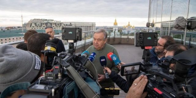 Antonio Guterres vorbește cu presa la Kiev