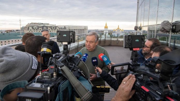 Antonio Guterres vorbește cu presa la Kiev