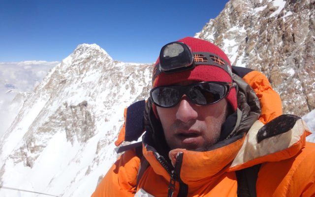effective String Clinic Alpinistul timişorean Horia Colibăşanu, primul român care a urcat pe vârful  Kangchenjunga din Himalaya, al treilea ca înălţime al planetei, de 8586  metri/ Ceilalți doi colegi de expediție nu au reușit să