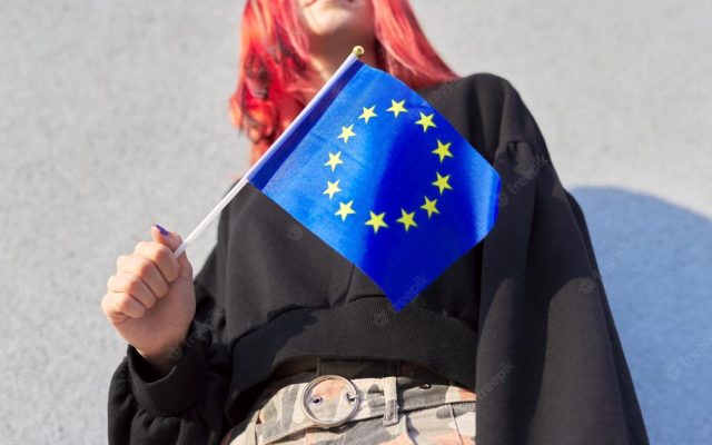 tineri educatie uniunea europeana EU UE adolescenti - Copy
