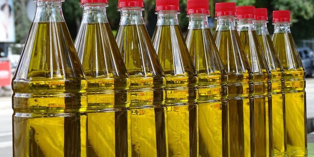 Spania: Hoții din supermarketuri râvnesc la uleiul de măsline, al cărui preț a crescut de peste patru ori în ultimii patru ani/ Furturile le depășesc pe cele de șuncă ibérico, brânzeturi și alcool în majoritatea regiunilor spaniole