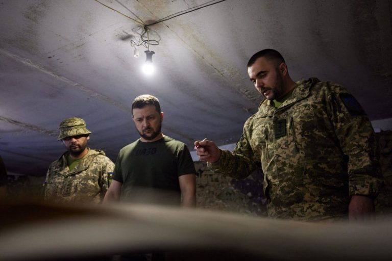 volodimir zelenski soldati ucraina razboi
